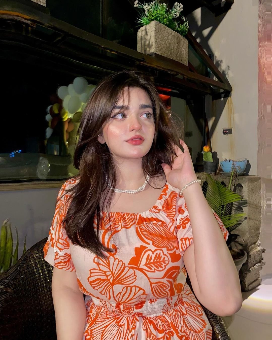 Stylish girl pic hiding face (10)