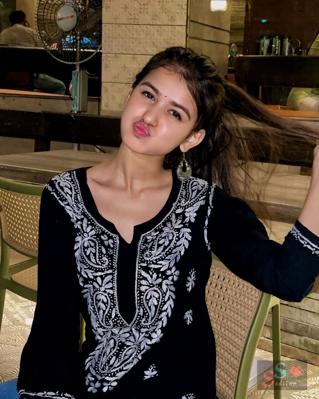 Stylish girl pic hiding face (21)