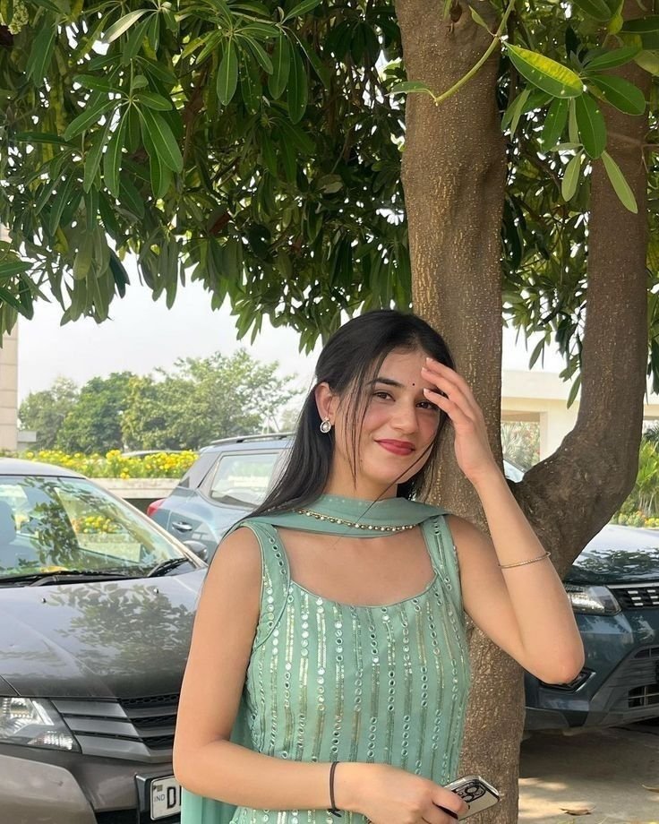 Stylish girl pic hiding face (5)