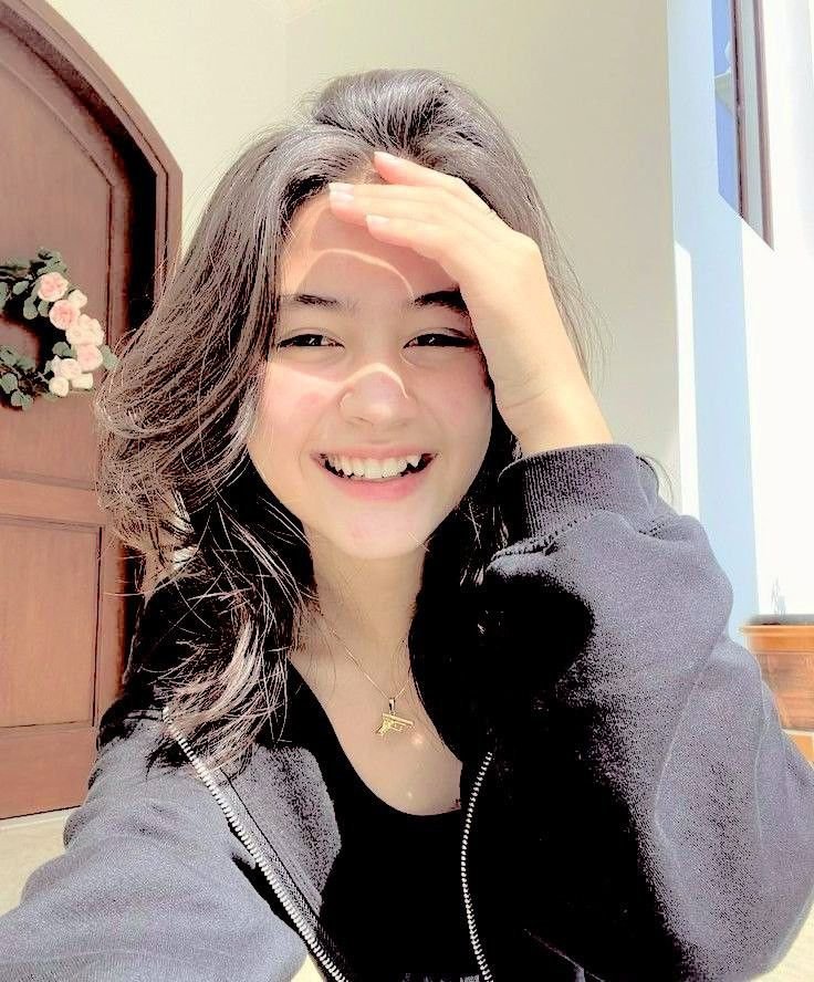 hide face girl pic (3)